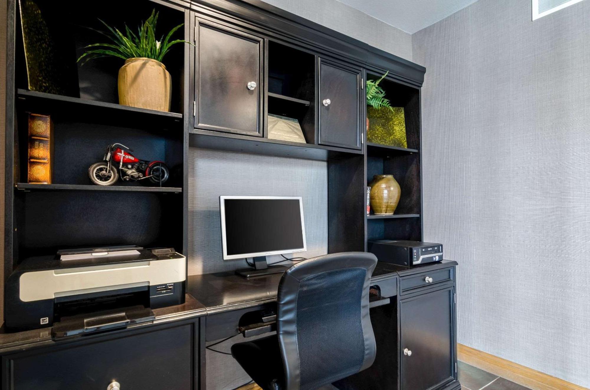 Comfort Inn Colby Bagian luar foto