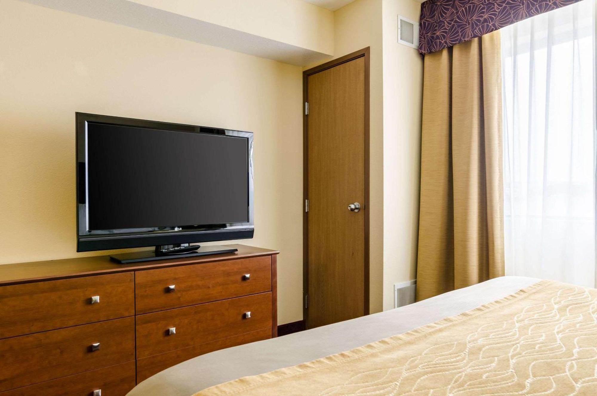 Comfort Inn Colby Bagian luar foto