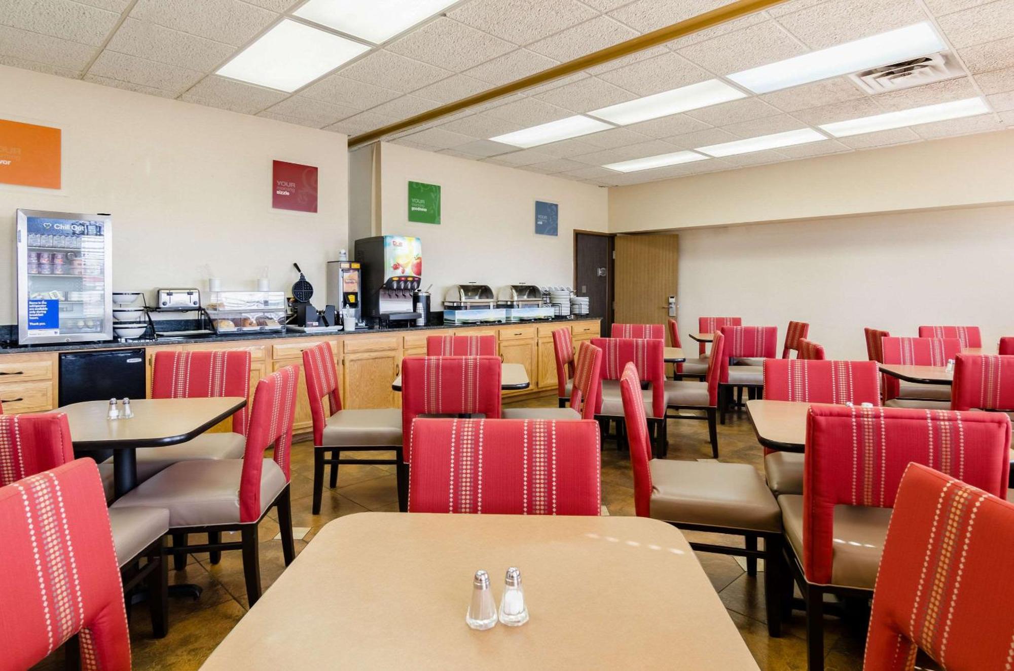 Comfort Inn Colby Bagian luar foto