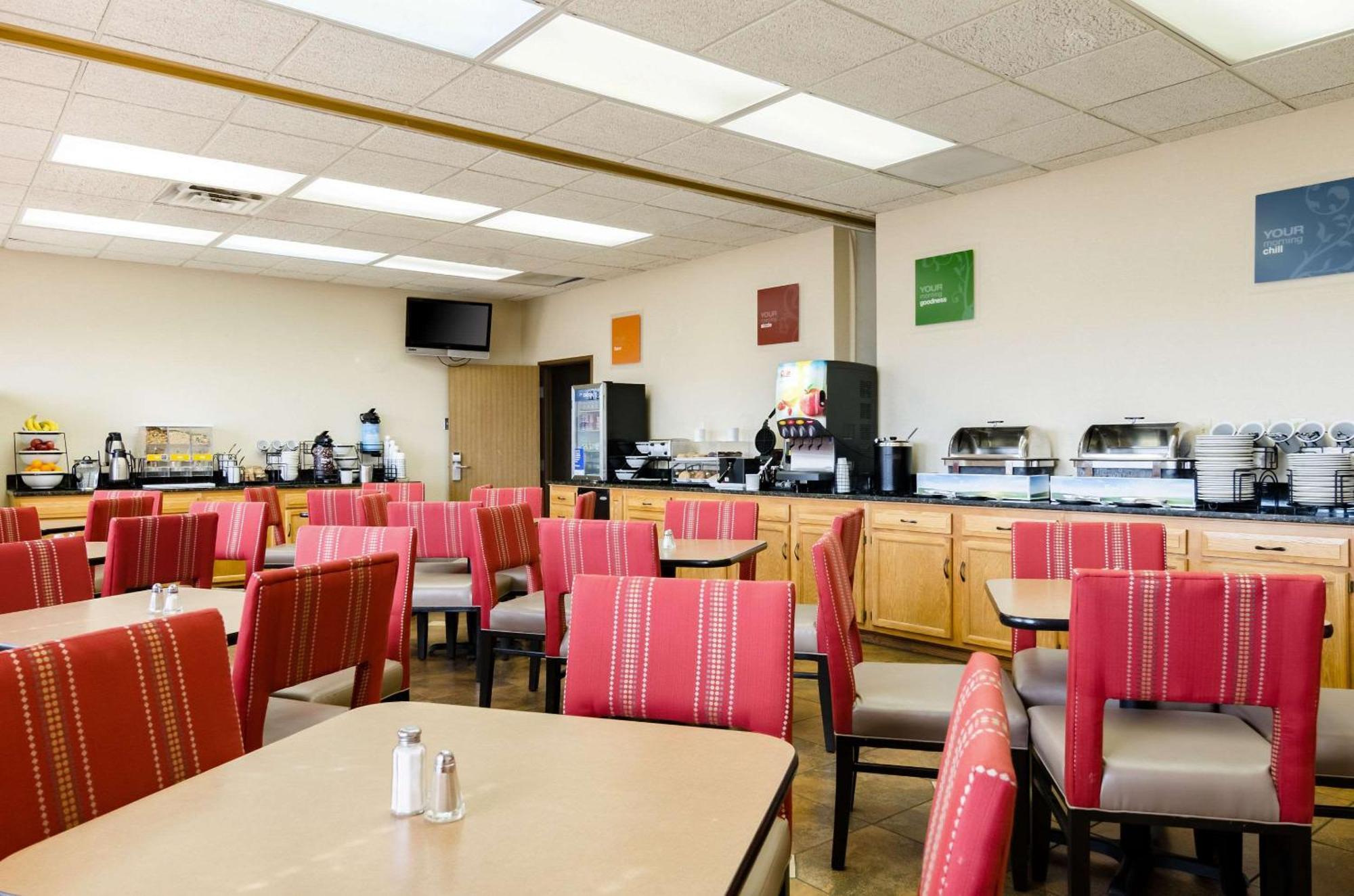 Comfort Inn Colby Bagian luar foto