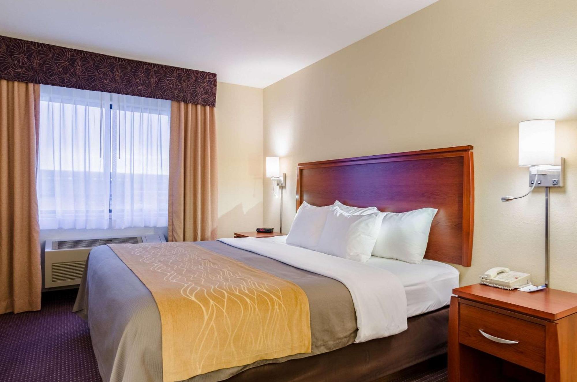 Comfort Inn Colby Bagian luar foto