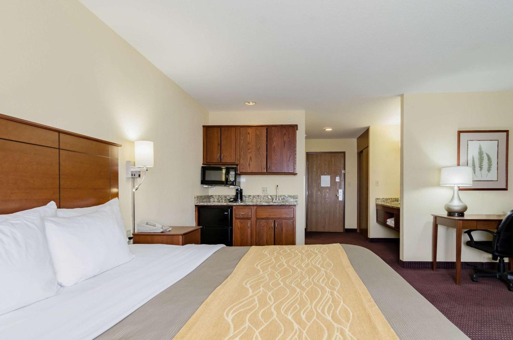 Comfort Inn Colby Bagian luar foto