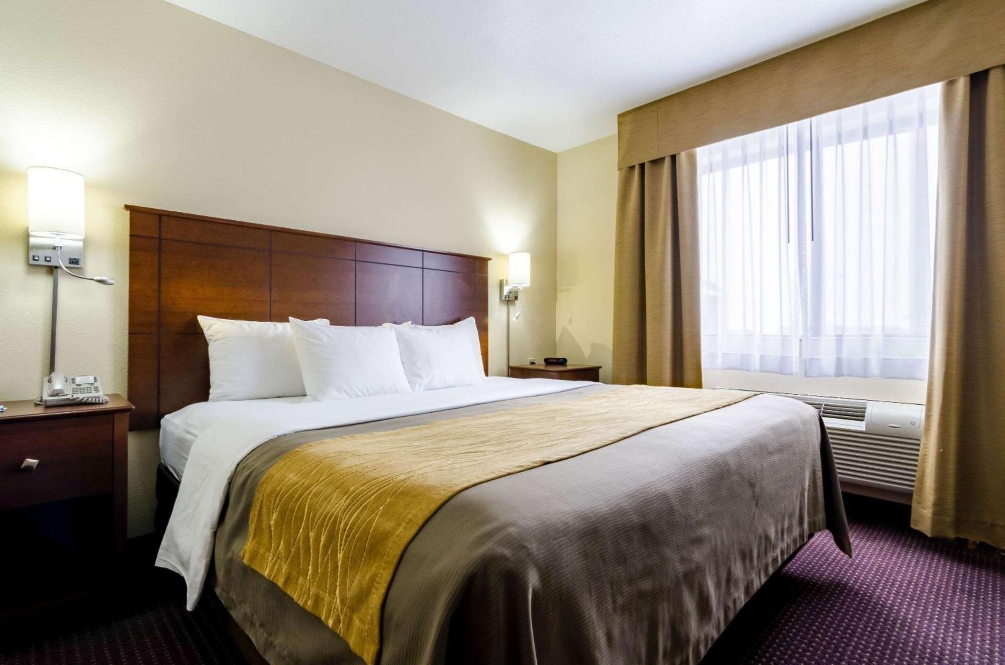 Comfort Inn Colby Bagian luar foto