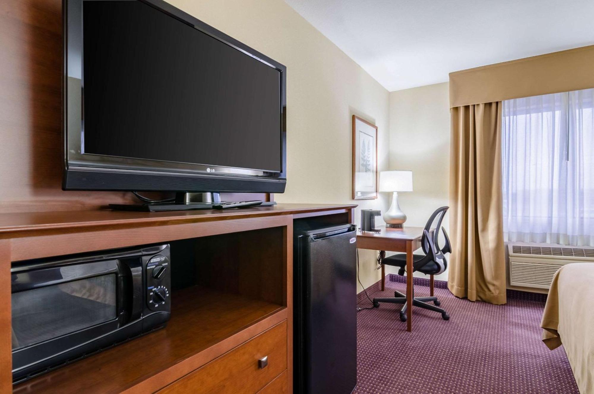 Comfort Inn Colby Bagian luar foto