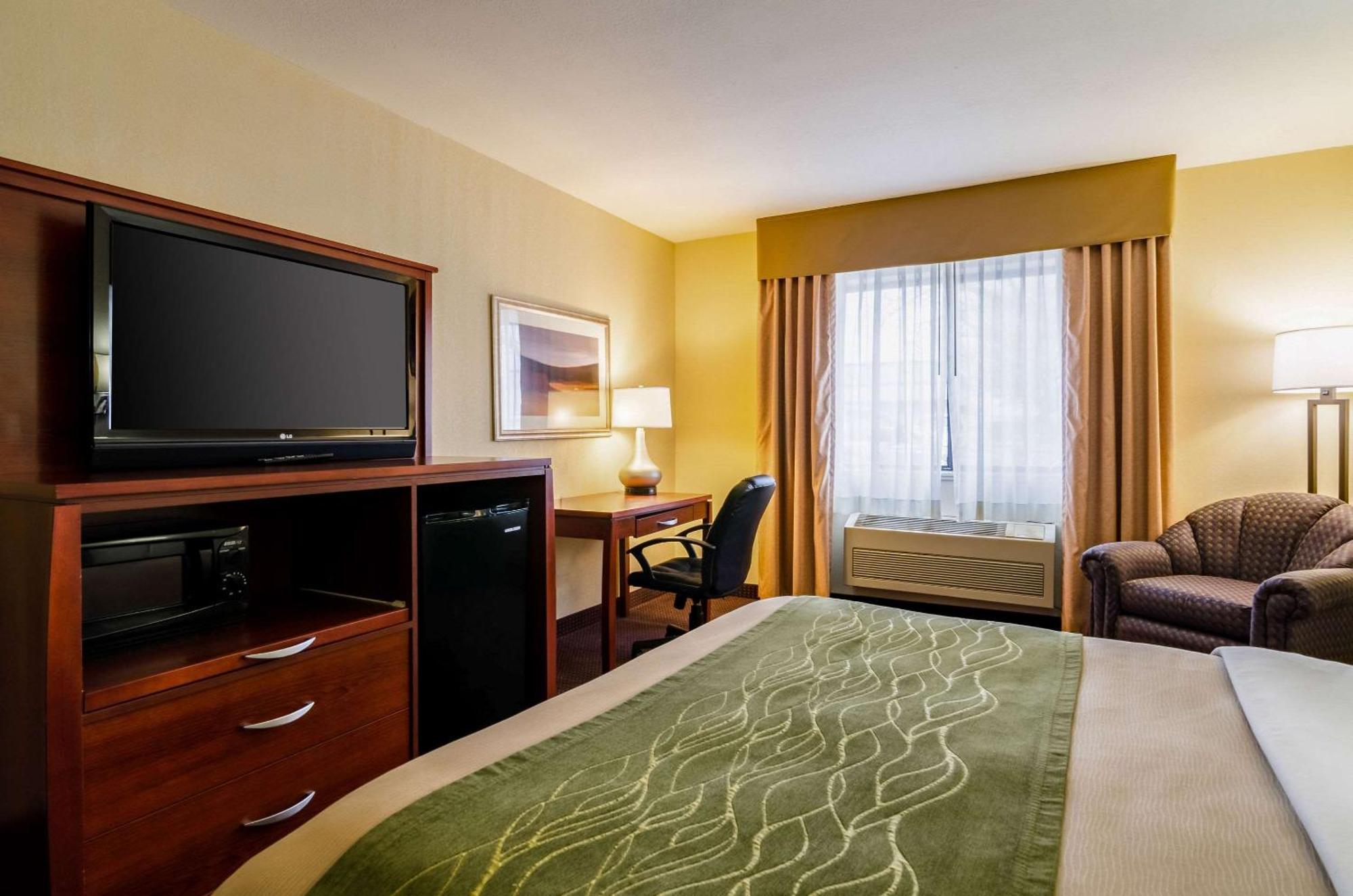 Comfort Inn Colby Bagian luar foto
