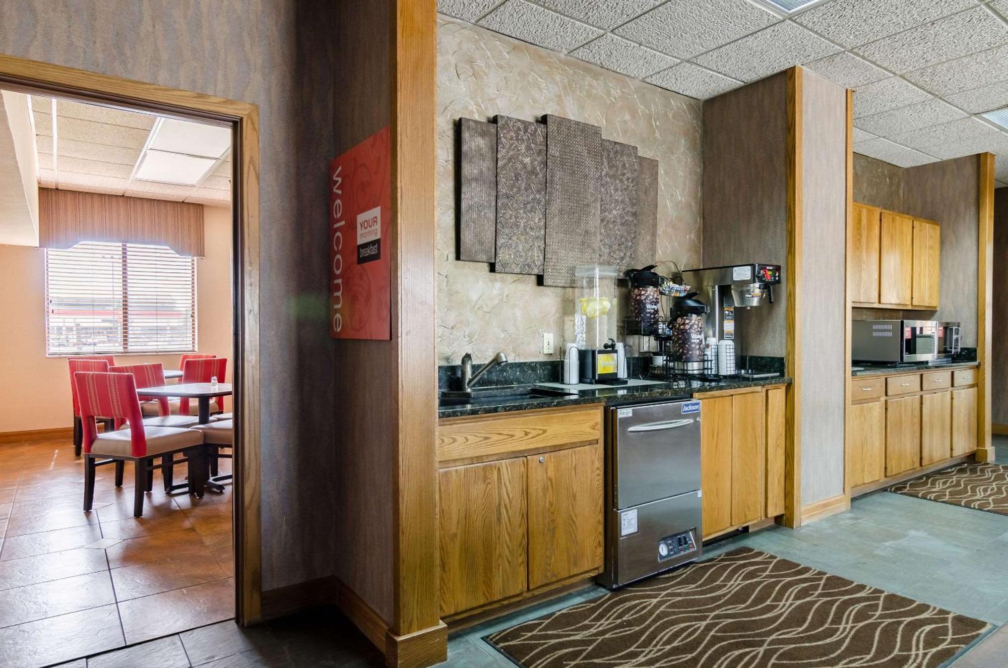Comfort Inn Colby Bagian luar foto