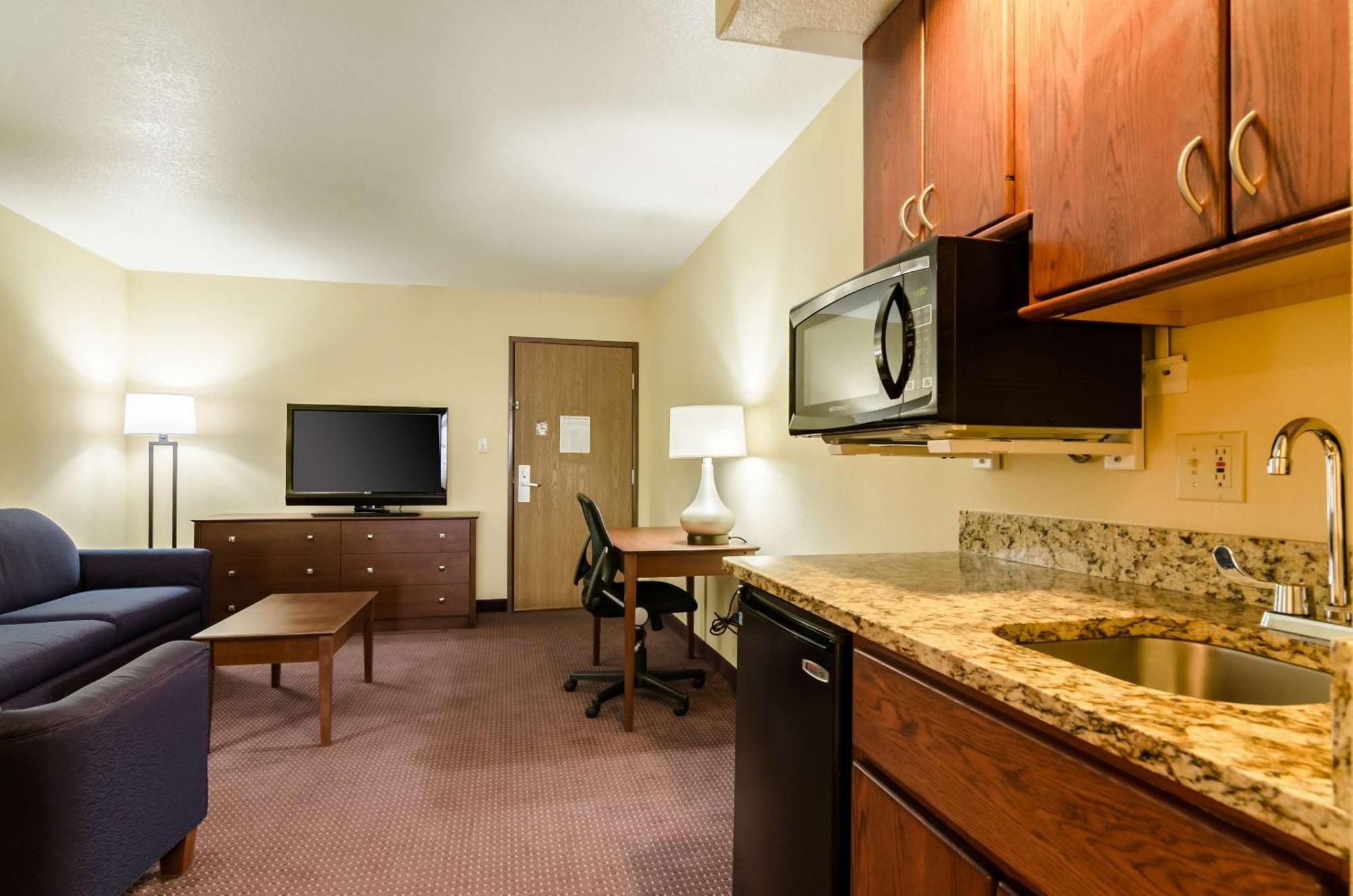 Comfort Inn Colby Bagian luar foto