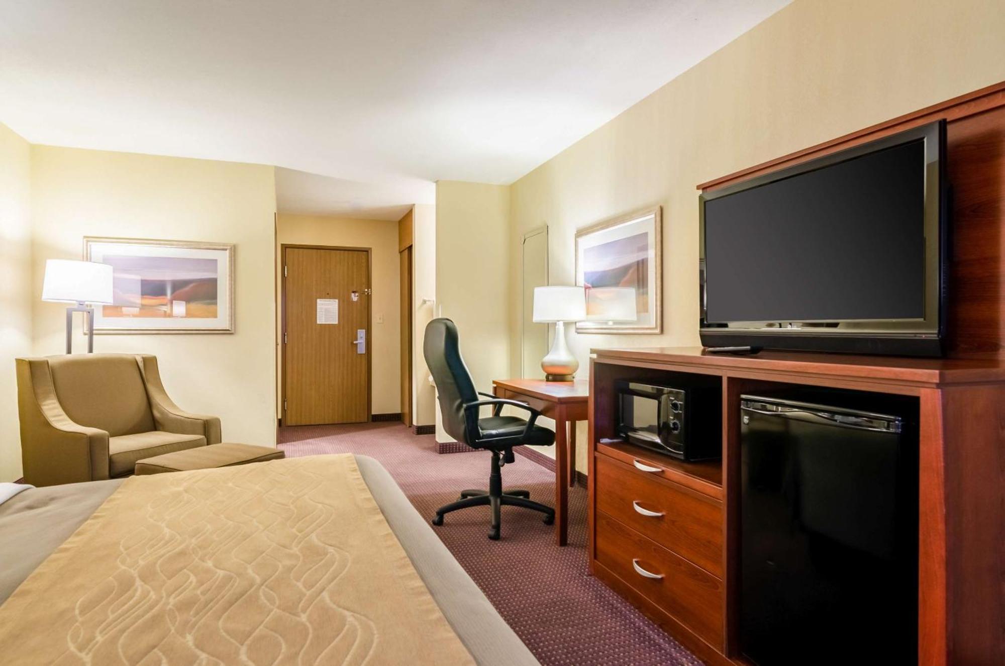 Comfort Inn Colby Bagian luar foto
