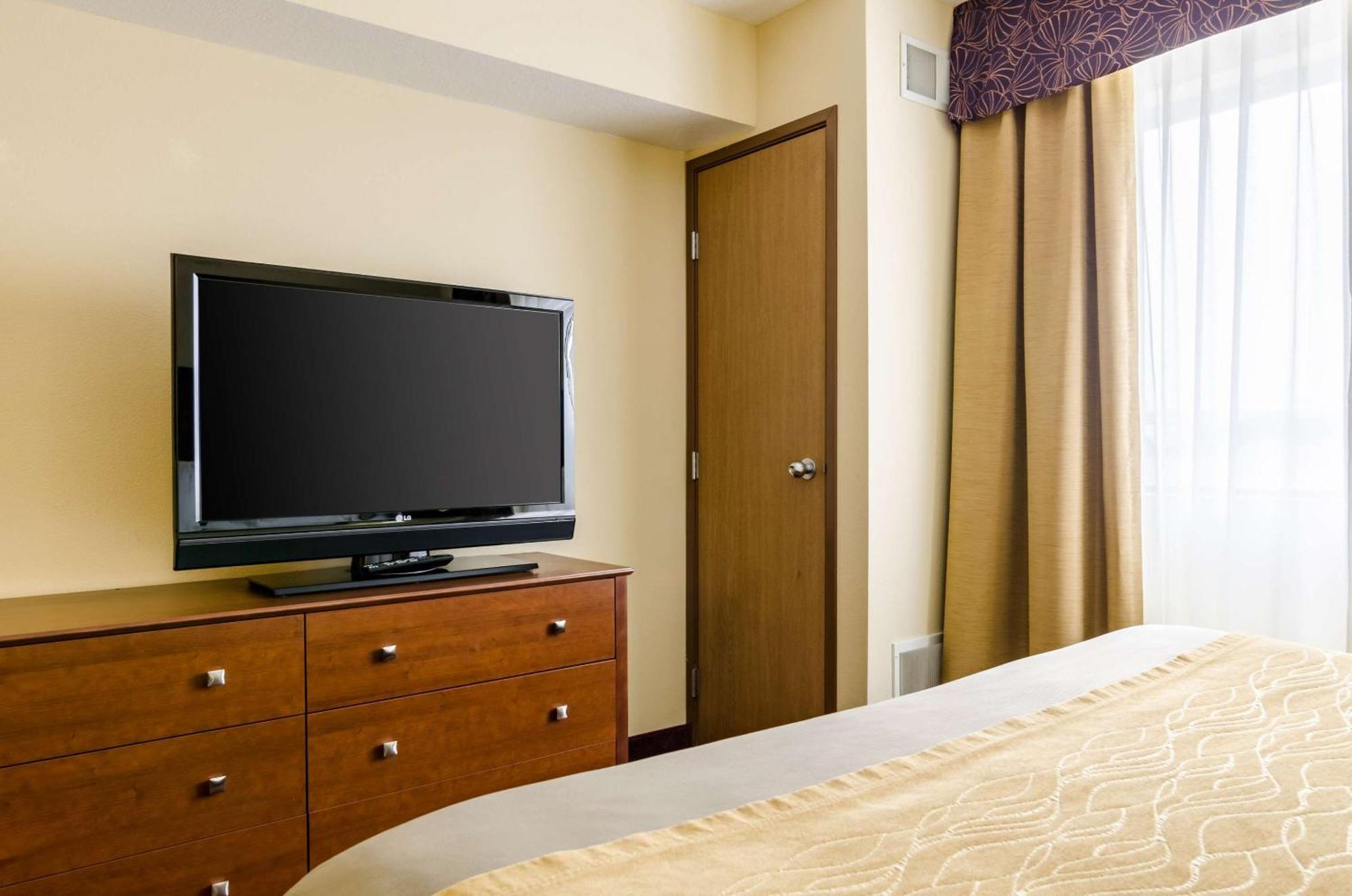 Comfort Inn Colby Bagian luar foto